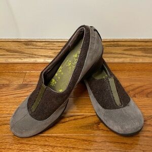 Merrell Women’s Wedge Suede and Felt Casual Taupe Color Shoe‎ Size 8.5